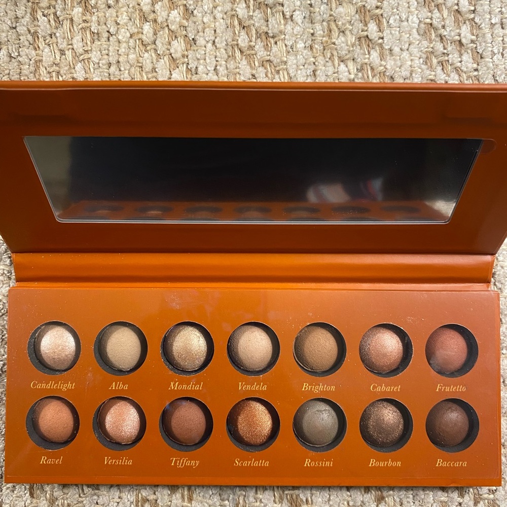 LAURA GELLER Baked eye shadow